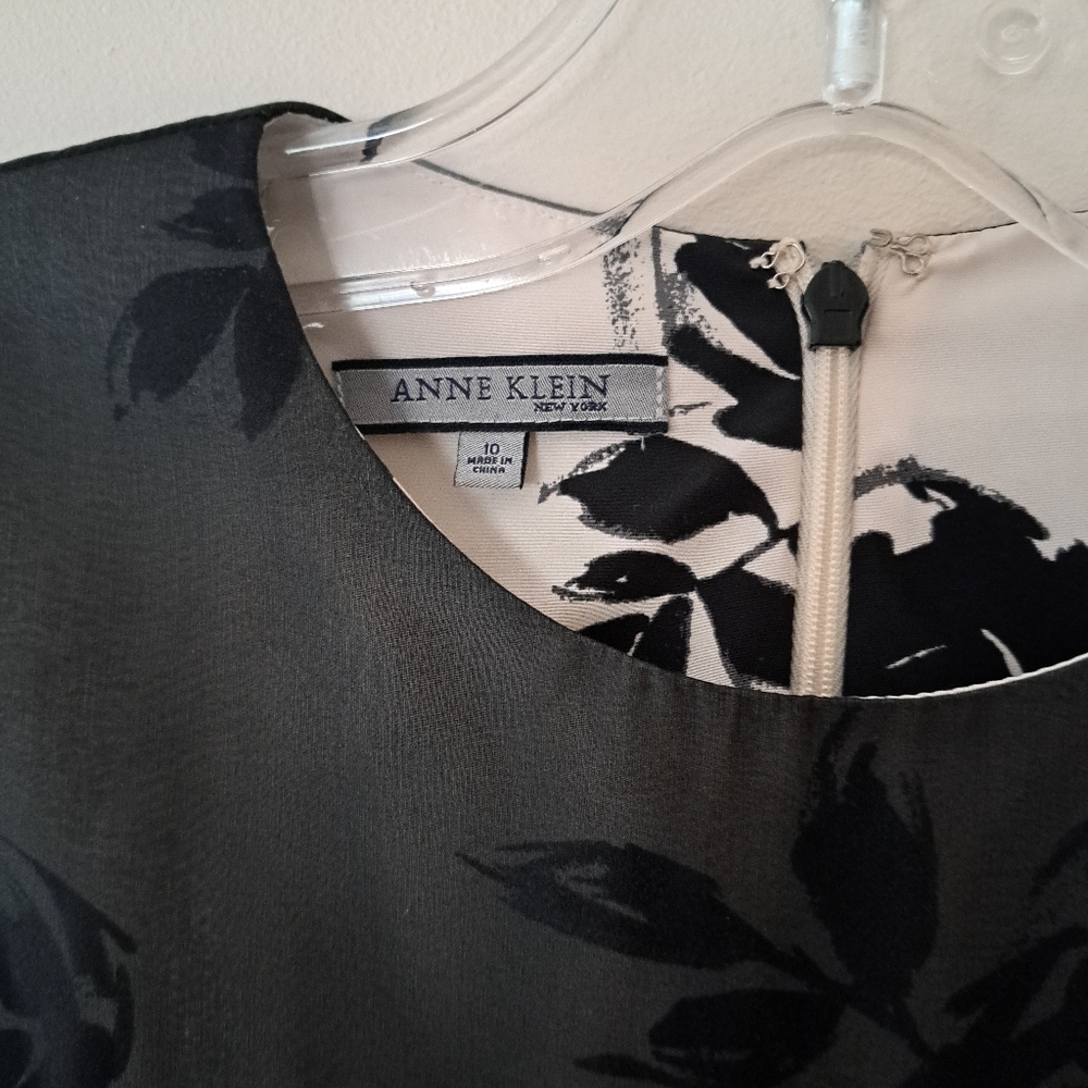 Anne Klein 100% Floral Pleated Dress - Picture 2 of 7